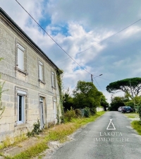 Maison en pierres à rénover à Tresses